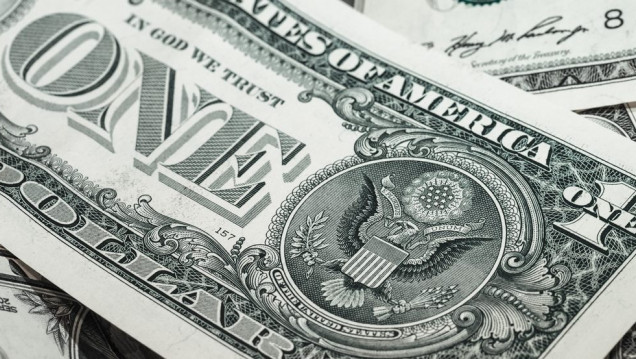 imagen Ola verde: el dólar trepó 18 centavos y quebró por primera vez la barrera de los $ 17