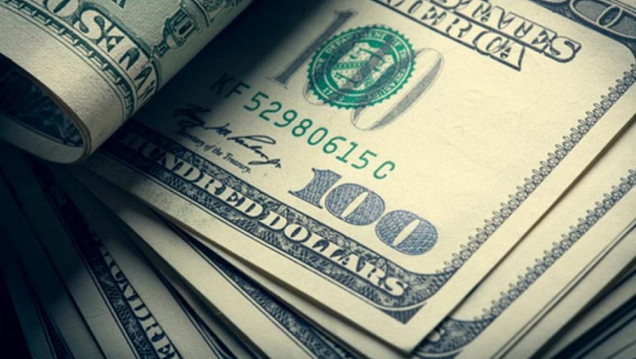 imagen Dólar imparable: el blue superó ampliamente los $300 y marca un nuevo récord histórico