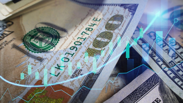 imagen Dólar blue: la cotización libre subió a $369 y la brecha cambiaria superó el 100%
