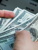 El dólar "blue" superó su propio récord y se ubicó en los $239 