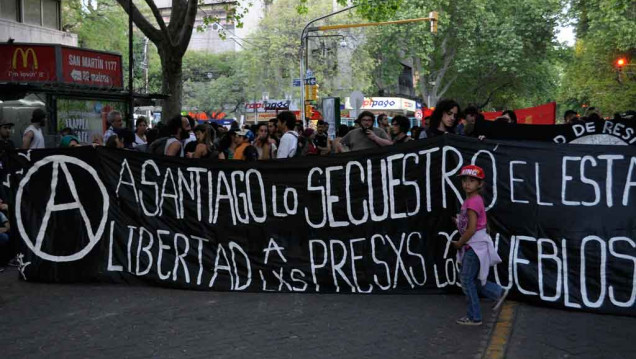 imagen Fotogalería: un centenar de mendocinos marchó por Santiago Maldonado
