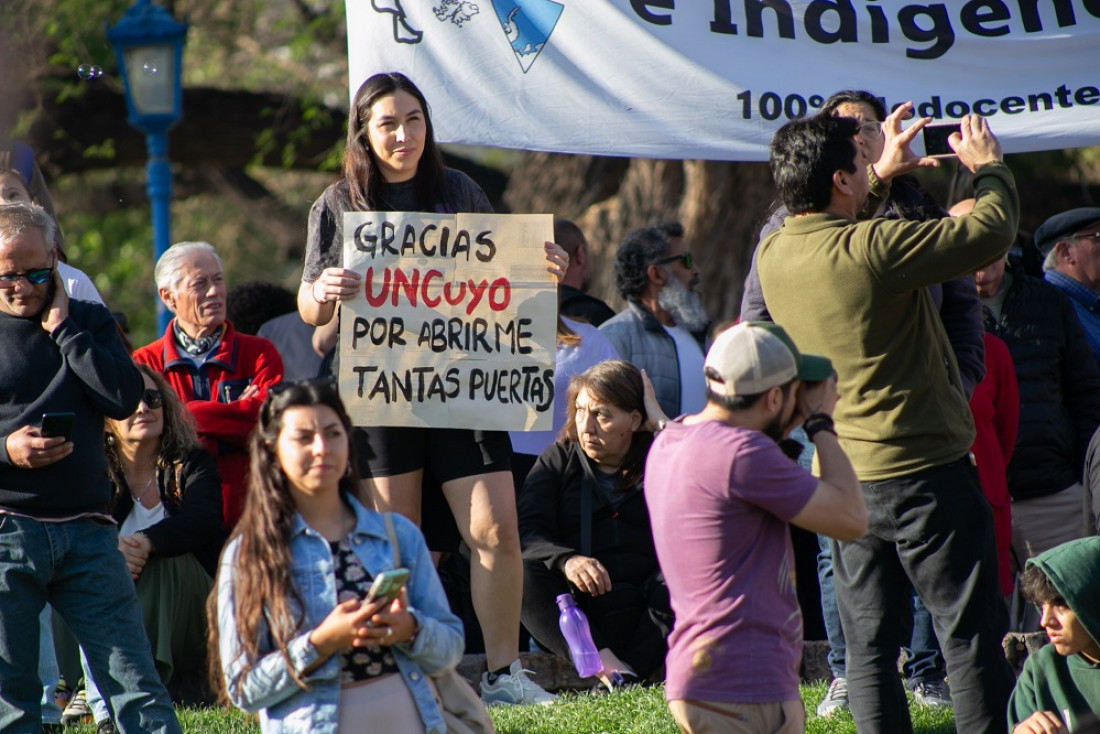 Un mundo de consignas y banderas: las fotos que dejó la segunda marcha universitaria 