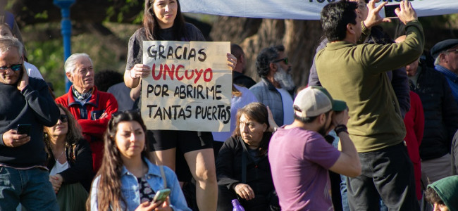 Un mundo de consignas y banderas: las fotos que dejó la segunda marcha universitaria 