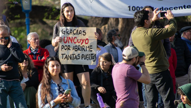 imagen Un mundo de consignas y banderas: las fotos que dejó la segunda marcha universitaria 