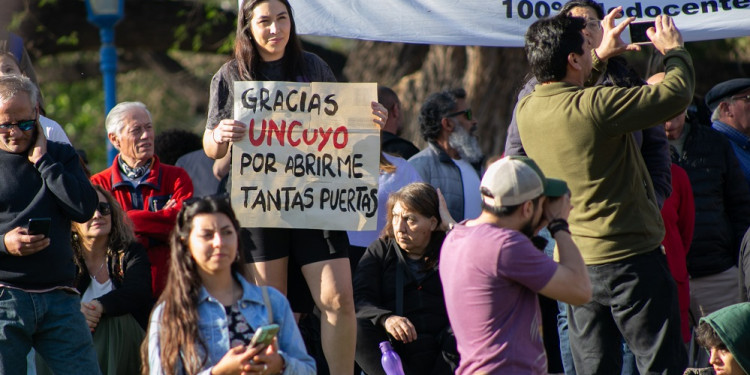 Un mundo de consignas y banderas: las fotos que dejó la segunda marcha universitaria 