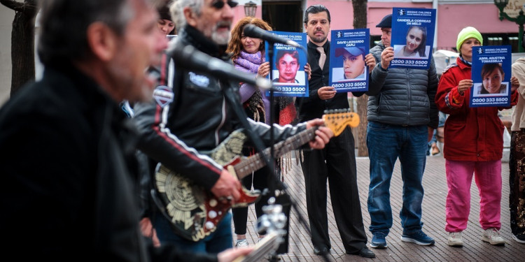 "Eduardo, vení a buscar a Juan Cruz", el inesperado hit que ayuda en una campaña de Missing Children
