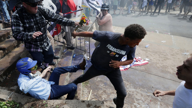 imagen Condenan "el odio y el fanatismo" de neonazis de Charlottesville