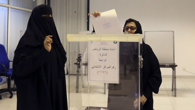 imagen Histórico: 17 mujeres fueron elegidas en los comicios de Arabia Saudita