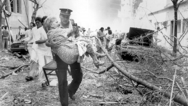 imagen Macri recibe a sobrevivientes del atentado a la Embajada de Israel y familiares de las víctimas