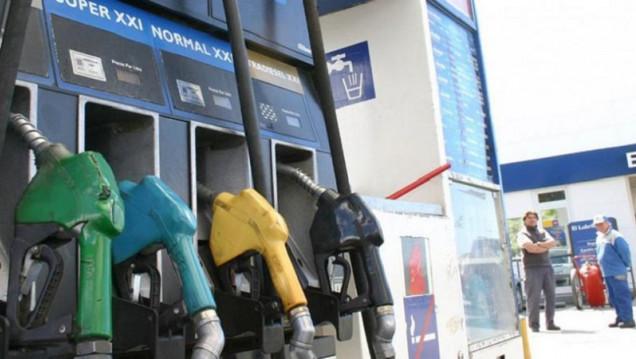 imagen YPF y Axion se suman a Shell con la suba de 3,8% en sus combustibles acordada con el Gobierno