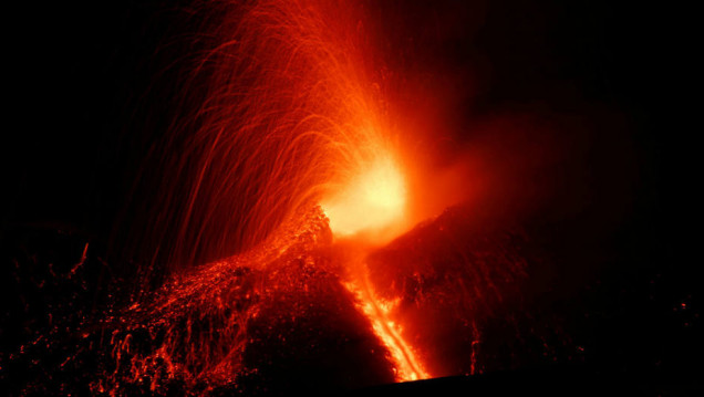 imagen Sicilia: el volcán Etna entró en erupción