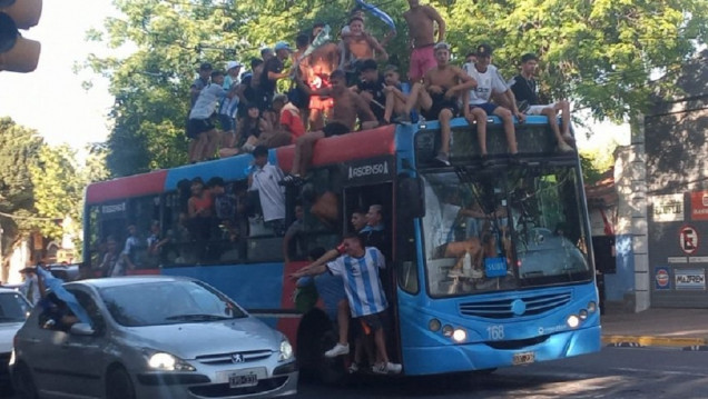 imagen Camino a la final: Suarez pidió "responsabilidad" y recomendó celebrar en las plazas de los barrios