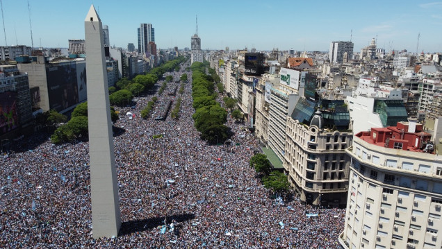 imagen Histórico: más de 4 millones de personas festejaron junto a la caravana de la Selección Argentina