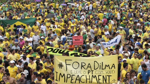 imagen Una multitud pidió la renuncia de Dilma Rousseff