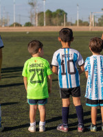 Furor posmundial en las infancias: canchitas de fútbol "explotadas", los nuevos superhéroes y la contracara del éxito