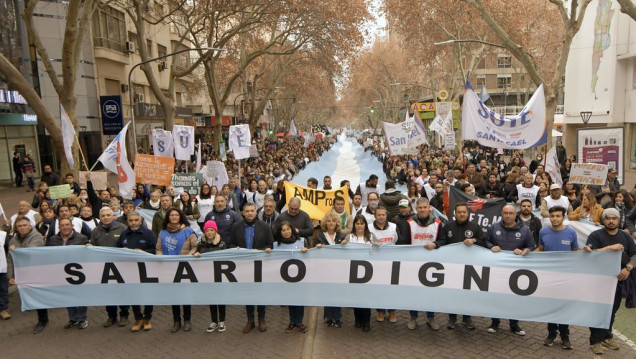 imagen Segundo día de protesta en Mendoza con alto acatamiento en escuelas y hospitales