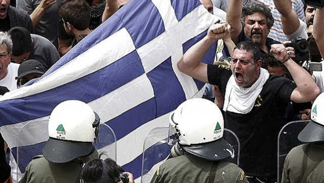 imagen Para evitar el default, Grecia despedirá a 20 mil empleados públicos