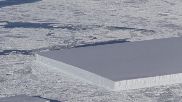 imagen Detectaron un iceberg perfectamente rectangular en la Antártida