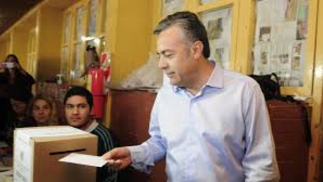 imagen Cornejo votó en medio de críticas a Pérez