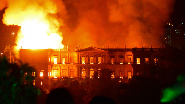 imagen Un incendio consume el Museo Nacional de Río de Janeiro