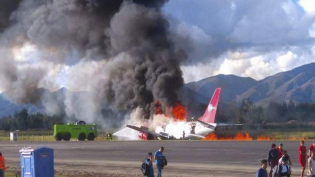 imagen Un avión se incendió en Perú y no hay víctimas