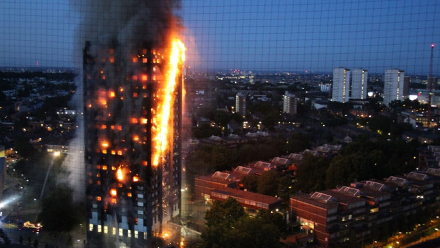 imagen Se elevan a 17 los muertos por el incendio en el edificio de Londres