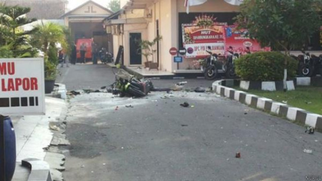imagen Un muerto y un herido tras un ataque suicida en una comisaría de Indonesia