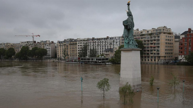 imagen Los museos del Louvre y Orsay evacúan obras por las inundaciones