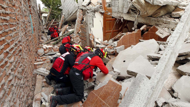 imagen Hallan otro cuerpo entre los escombros y son 291 las víctimas por el sismo