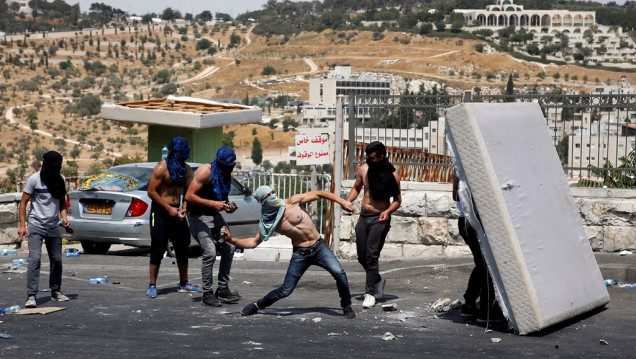 imagen Un palestino muerto y 200 heridos en disturbios en Jerusalén y Cisjordania