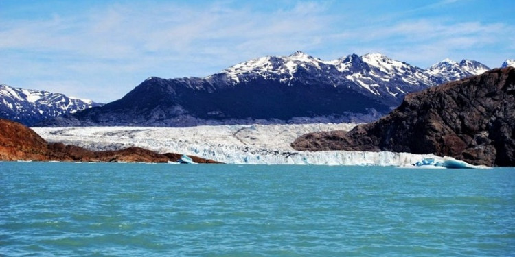 El lago más profundo de América y el quinto en el mundo se encuentra en la Patagonia