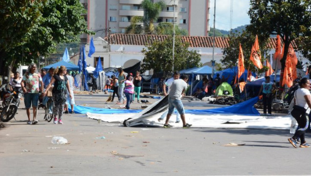 imagen Levantaron el acampe de las calles que rodean la plaza principal de Jujuy