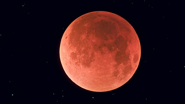 imagen El domingo podrá verse una súper luna roja