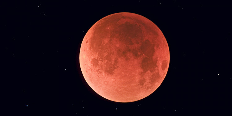 El domingo podrá verse una súper luna roja