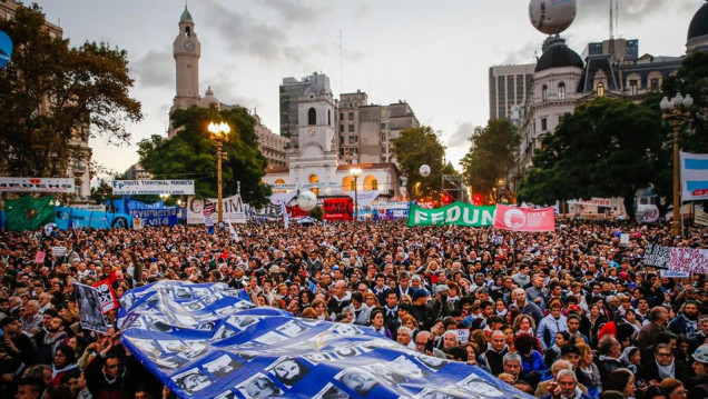 imagen Fotogalería: una multitud marchó a Plaza de Mayo por el 2x1 a represores