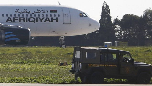 imagen Sin víctimas, se entregaron los captores del avión libio
