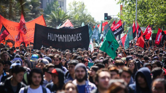 imagen Marcha de universitarios chilenos: "Gratuidad sin transformar no es avanzar"