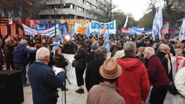 imagen Mendoza: organizaciones sociales y políticas le dijeron "no" al decreto de Macri