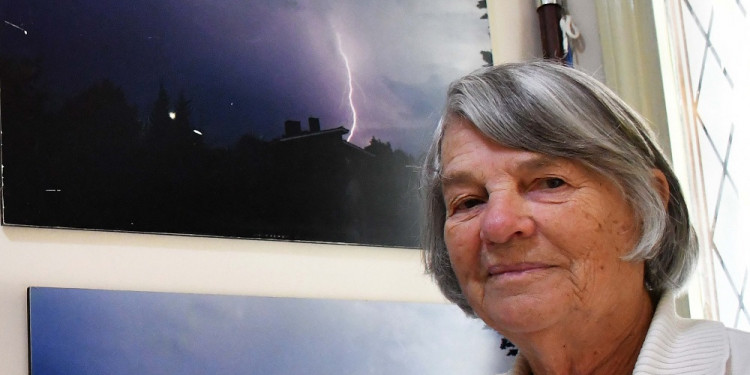 La historia de María Luisa Altinger, que a los 87 años sigue contando tornados