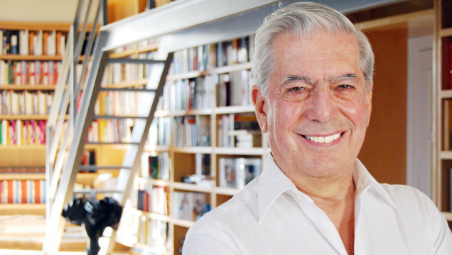 imagen Vargas Llosa cumple 81 años y donará 7000 ejemplares de su biblioteca