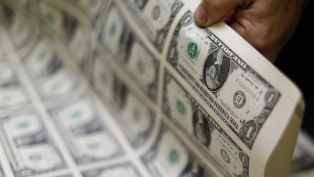 imagen El dólar registró alza récord y pone en juego la política del Central
