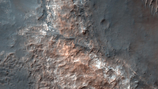 imagen Descubren un lago de agua salada en Marte