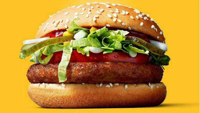 imagen McDonald"s lanza la McVegan, su primera hamburguesa para veganos