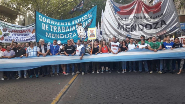 imagen Masiva marcha del #21F en Mendoza