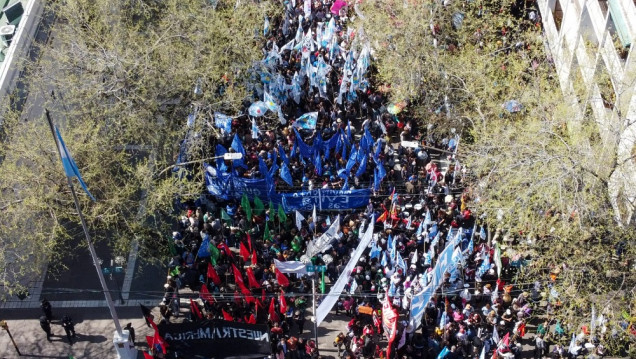 imagen Movilización en Mendoza en apoyo a Cristina Fernández