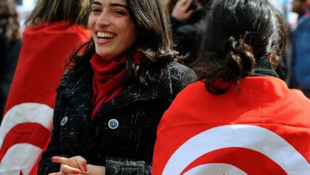 imagen Fomentan en Túnez voto femenino, mientras arrecia campaña electoral