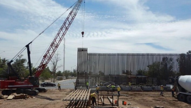 imagen Trump tuiteó fotos falsas del inicio de las obras del muro con México
