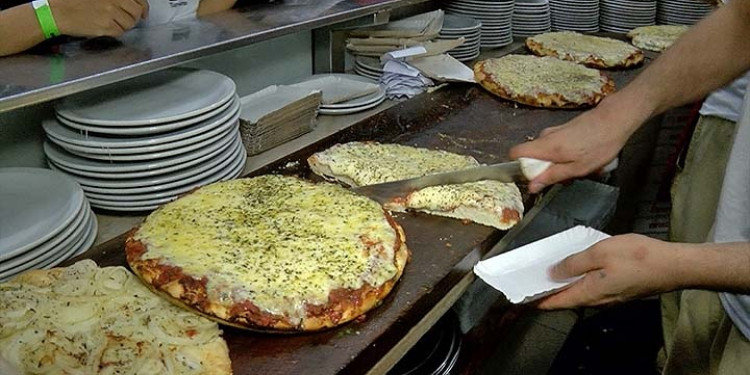 La pizza de muzzarella es la más popular del país, con casi el 34% de las preferencias