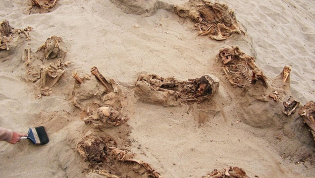imagen Arqueólogos hallan una matanza récord de niños en Perú