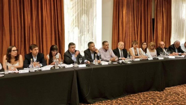 imagen Cumbre de la UCR: Cornejo pidió más resultados en materia económica